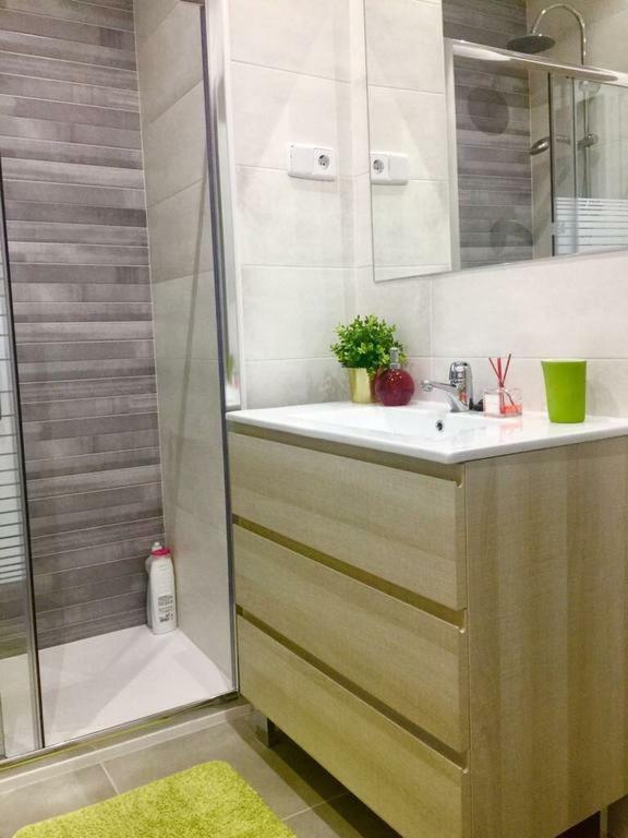 Apartamento Avenida De Portugal Logrono Luaran gambar