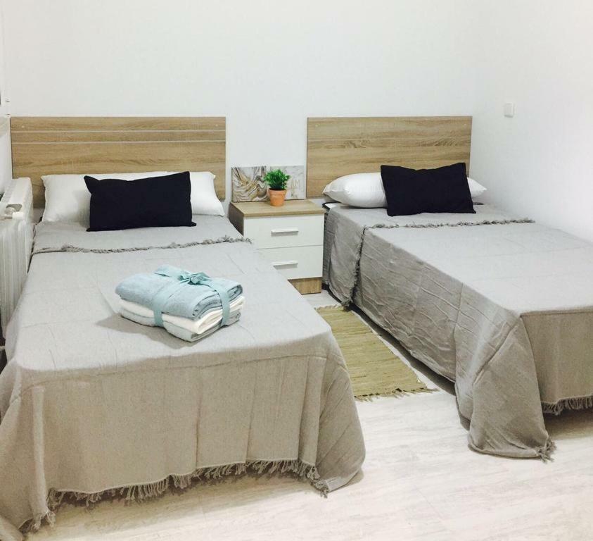 Apartamento Avenida De Portugal Logrono Luaran gambar